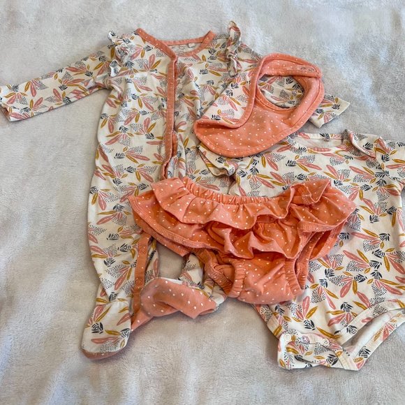 Jessica Simpson Baby 4 Piece Set 6 - 9 Months NWOT - Picture 1 of 14